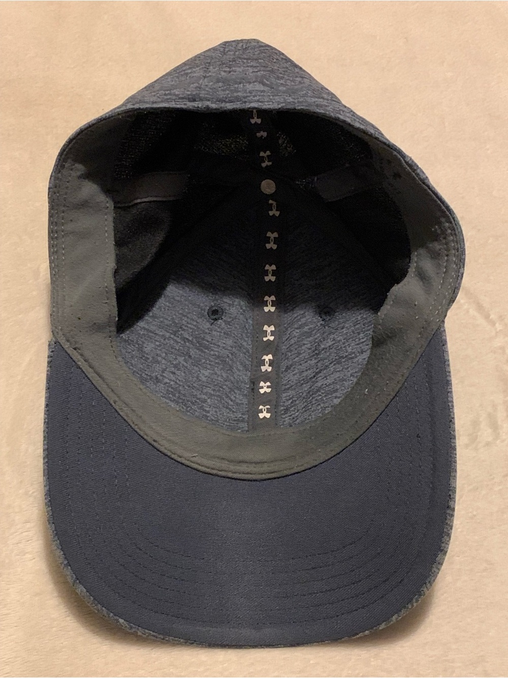 Under Armour hat - Picture 5 of 6